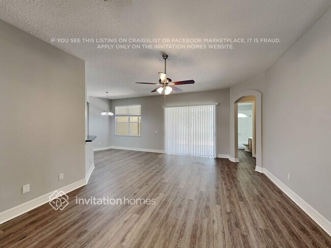 8601 Herons Cove Pl