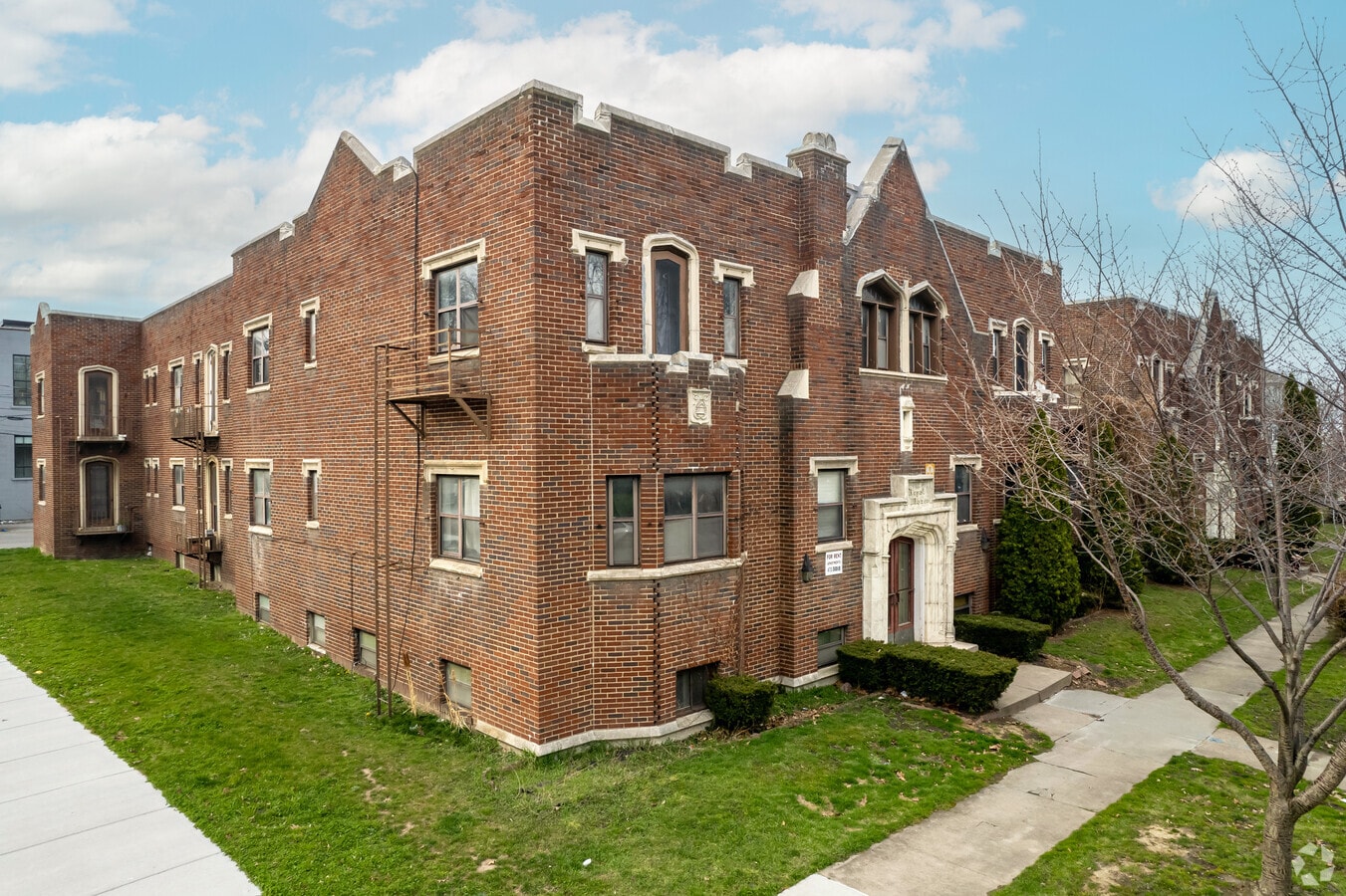 Royal Manor - Royal Manor Apartments