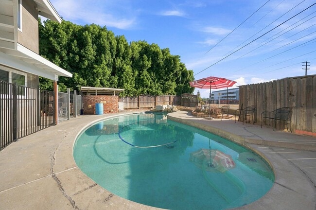 Photo - 18930 Cantara St