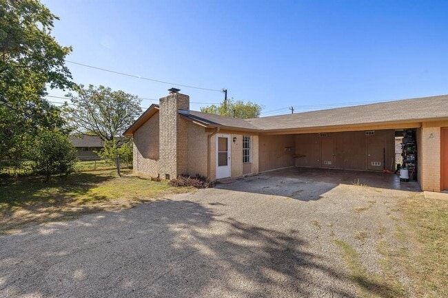 Building Photo - 2402 Cottonwood Dr