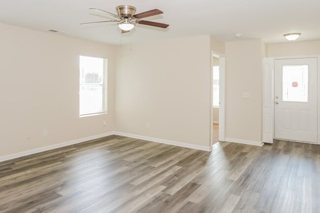 Photo - 109 Jesse Layne Dr