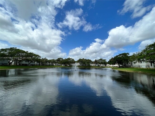 Photo - 1401 Village Blvd Unidad 722 Rental