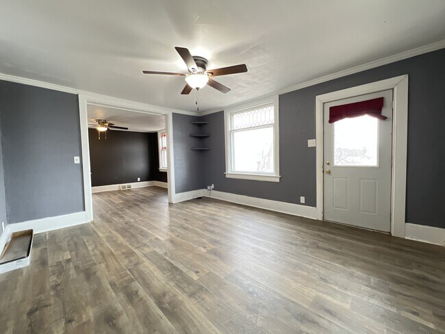 Photo - 2443 Division St