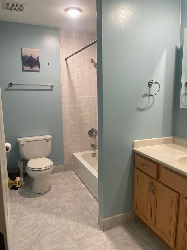 Photo - 16W481 Lake Dr Unit 201