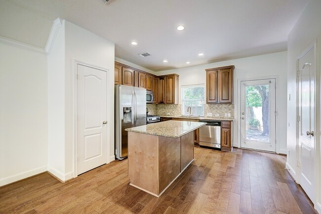 Photo - 1901 Fletcher St