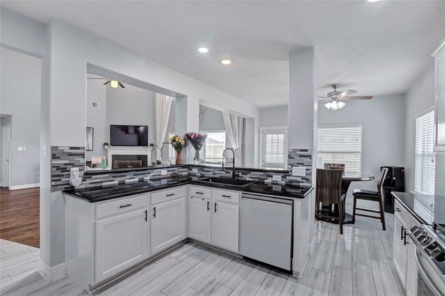 Photo - 8602 Briar Oaks Ln