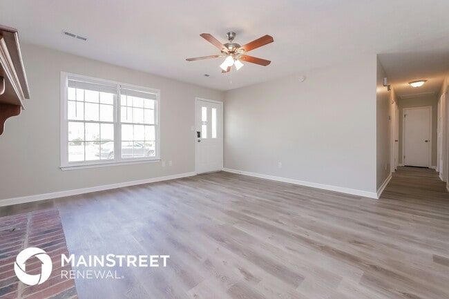 Photo - 315 Cornwallis Way