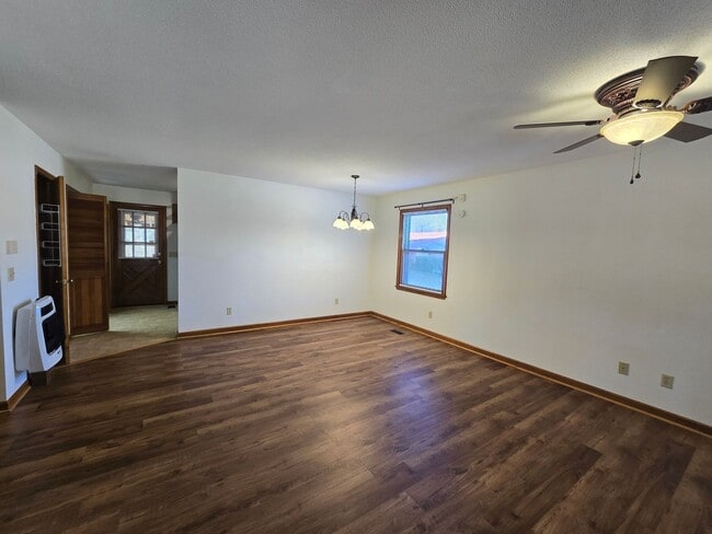 Photo - NEW LISTING!!!!!