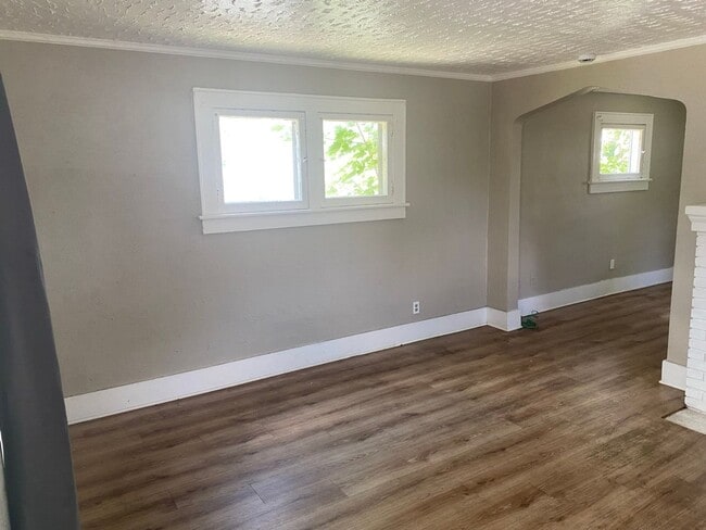 Photo - Spacious 3-Bedroom Home for Lease in Akron