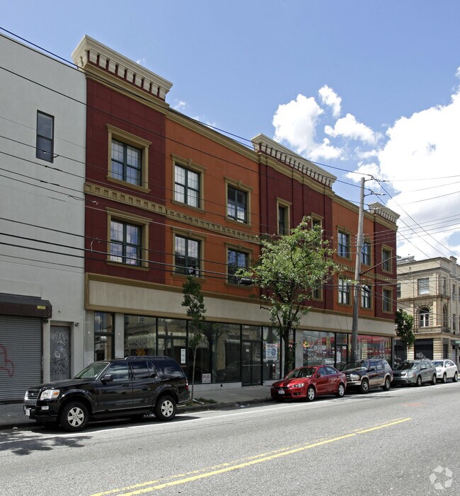 Photo - 520-528 Bay St