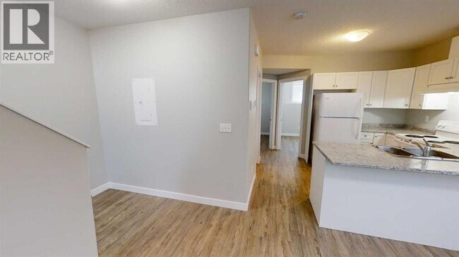 Photo - 9503-9112 112 Ave