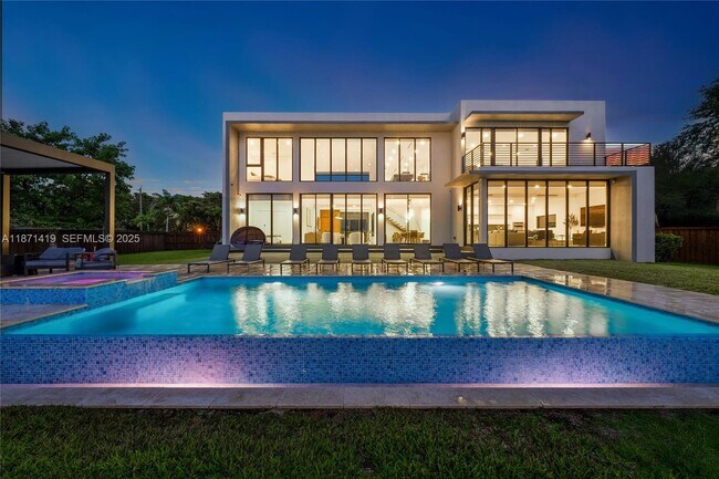 Building Photo - 5420 SW 72nd Ave