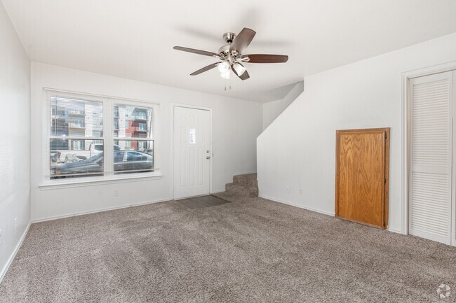 2BR, 1.5BA - 886SF - Living Room - Park Place
