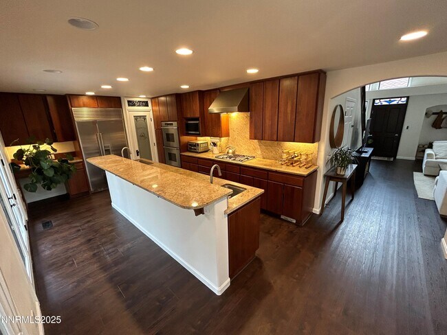 Photo - 655 E Riverview Cir