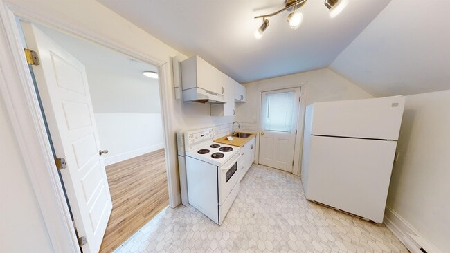 Photo - 409 Robinson St