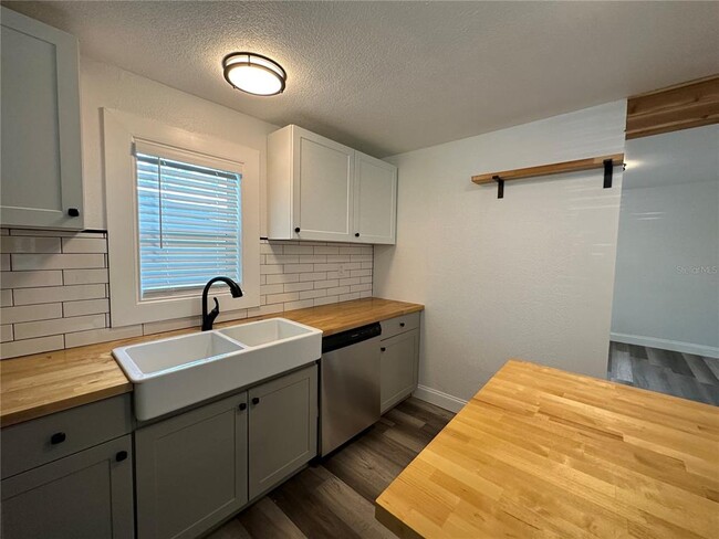 Photo - 4713 Thorpe Ave