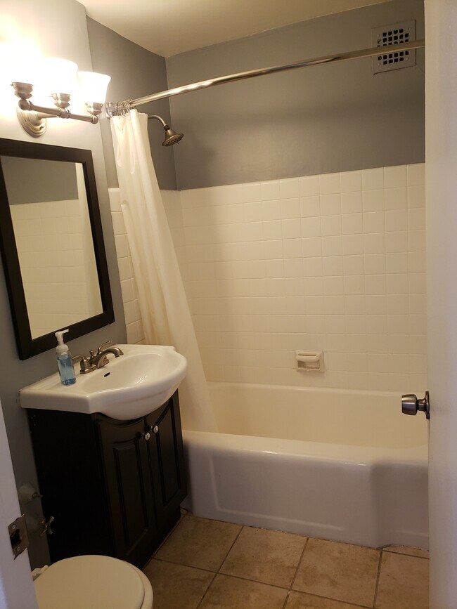 Photo - 700 W Bittersweet Pl Unit 405