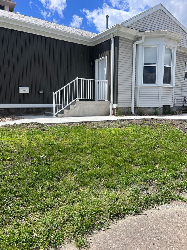 Photo - 1039 State St Unit 100