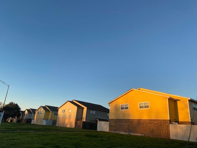 Building Photo - 2815 Longmire Dr Rental