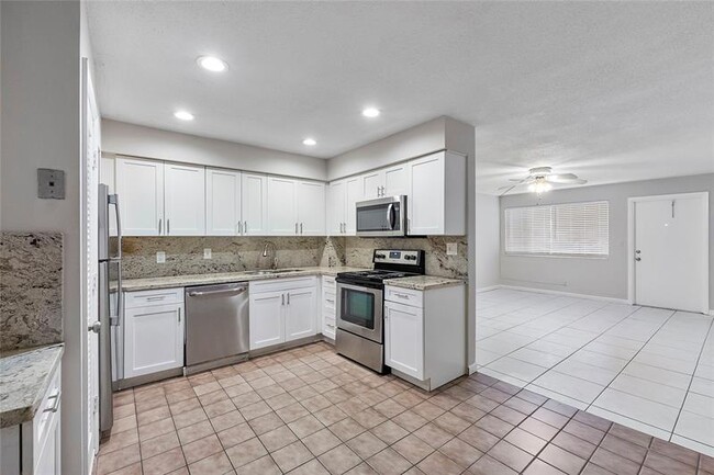 Photo - 2175 NE 56th St Unidad 104