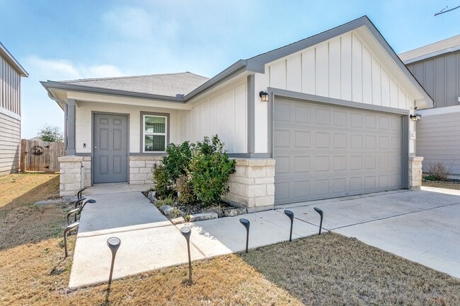 Photo - Beautiful 3 - Bedroom One Story Home in Davis Ranch Community