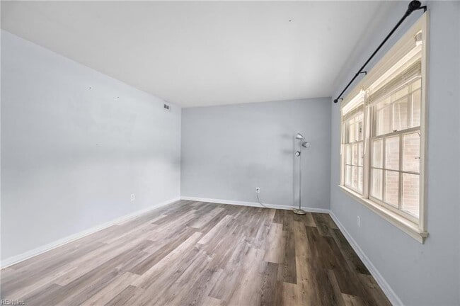 Photo - 394 Deputy Ln