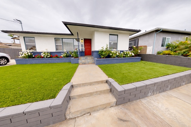 Building Photo - Large 3 bed 2 bath on 62nd! (Lease out, pending signatures. Check back in a few days!)