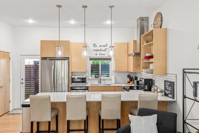 Photo - 352 W 5th St Unidad ID1241297P