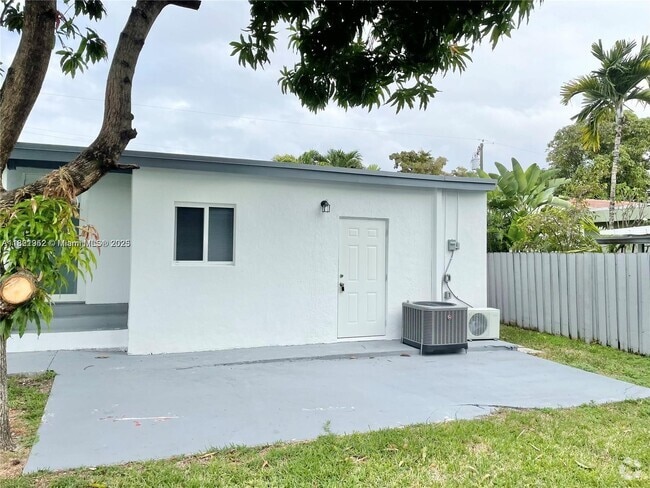 Building Photo - 430 NW 51st Ave Unit 0 Rental