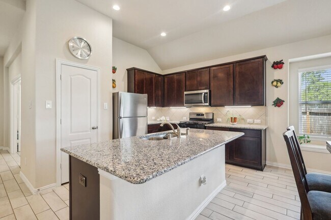 Photo - 18473 Railroad Ave