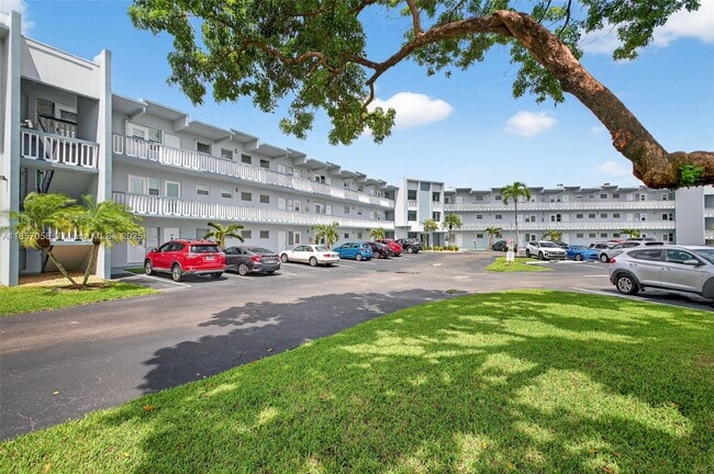 Photo - 2200 Park Ln Unit 205