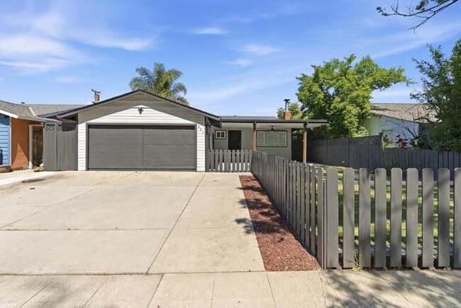 Building Photo - 685 Jennings Dr