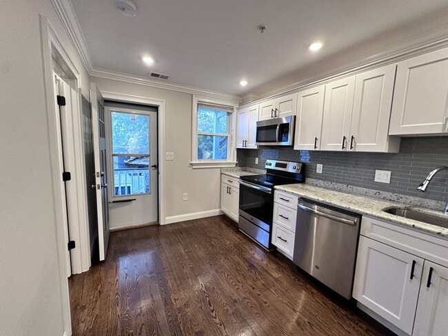 Building Photo - 41 W Walnut Park Unit 2 Rental