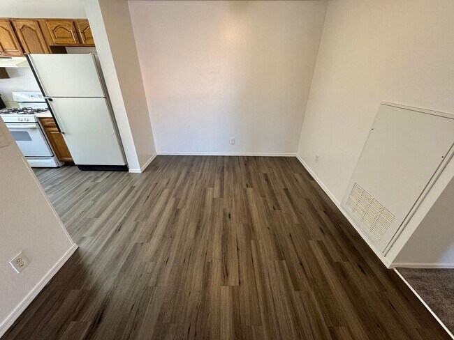 Photo - BEAUTIFULLY UPGRADED CONDO - SPACIOUS 2 BE...