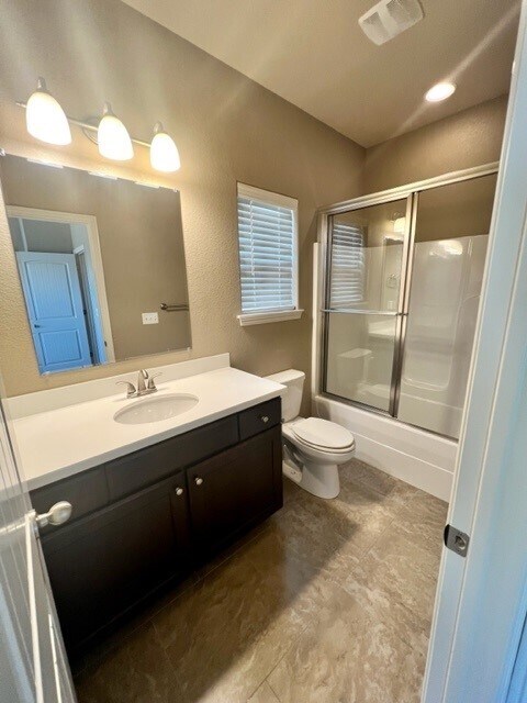 Photo - 877 W North St