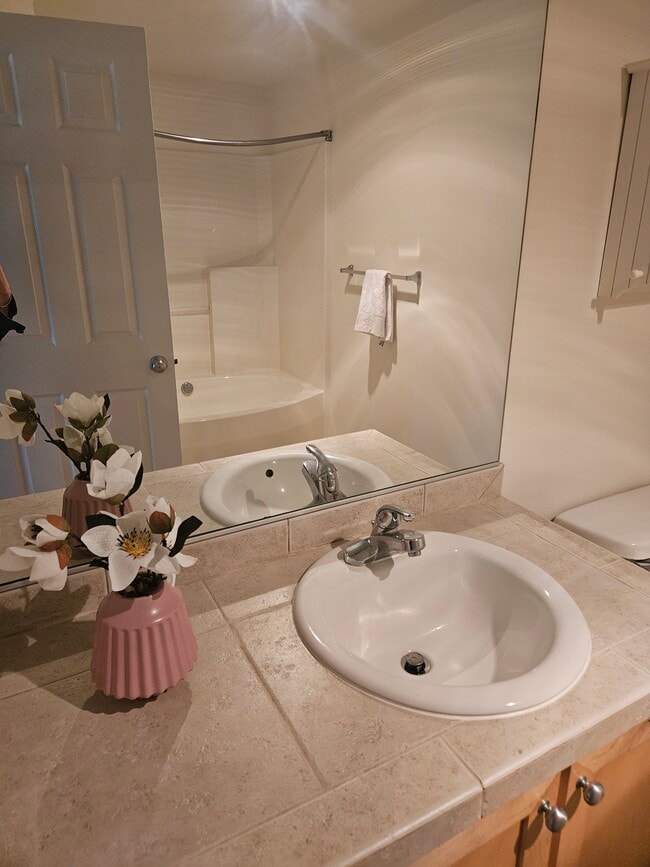 Building Photo - 730 NW 185th Ave Unit 307