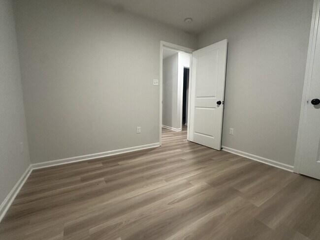 "Charming 4-Bedroom Retreat with 2 Baths on Suncrest Drive – Spacious 1,220 Sq. Ft. Gem in Memphis!"