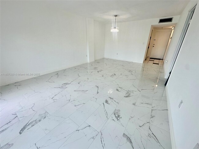 Building Photo - 15600 NW 7th Ave Unit 218 Rental