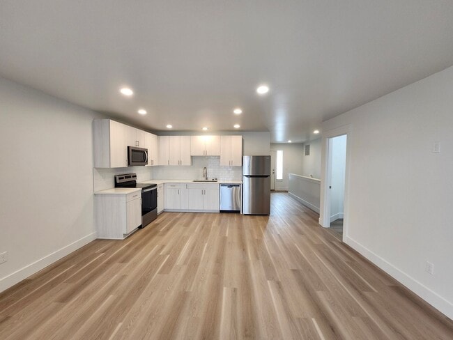 Photo - 3 bedrooms, 2.5 Baths w/Amazing Sunset Views!