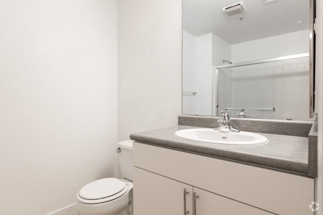 1BR, 1BA - 796 SqFt Upgraded