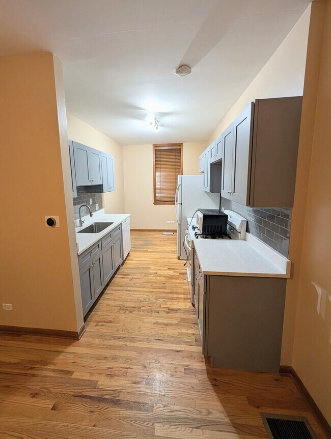 Photo - 1852 W Thomas St Unit CH1