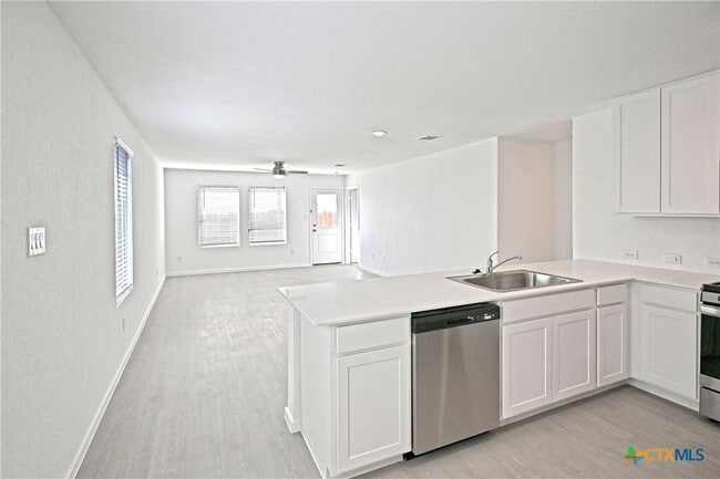 Photo - 321 W Mill St
