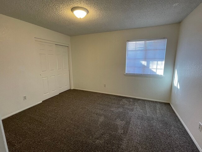 Photo - 20292 Thunderbird Rd Unidad #3