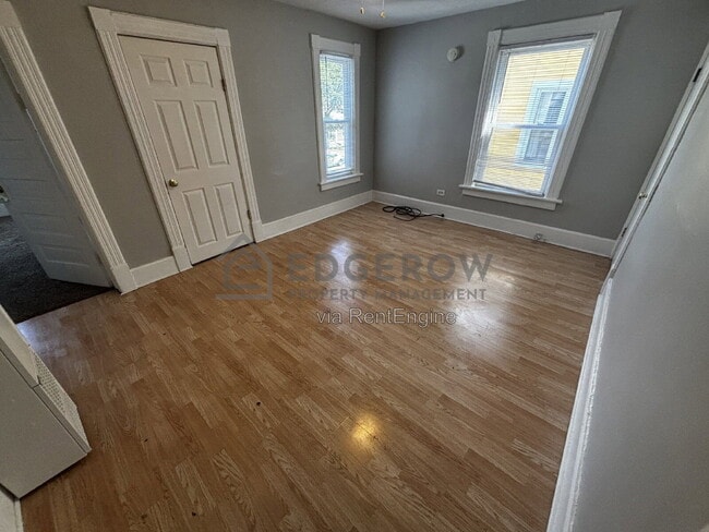 Photo - 635 Lafayette Ave NE