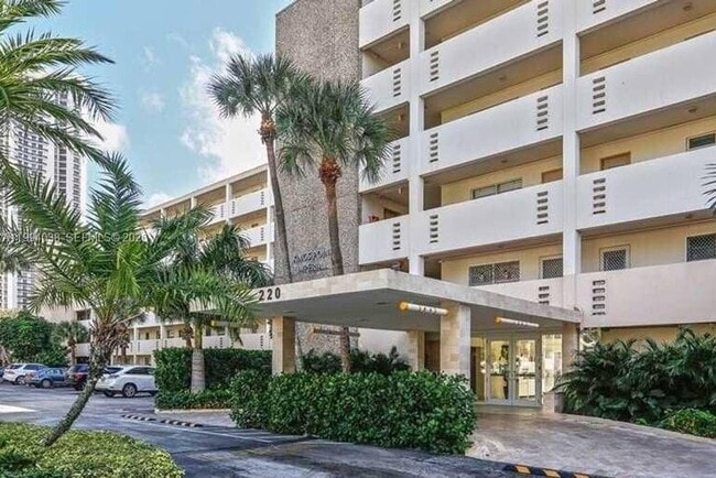 Building Photo - 220 Kings Point Dr Unit 506