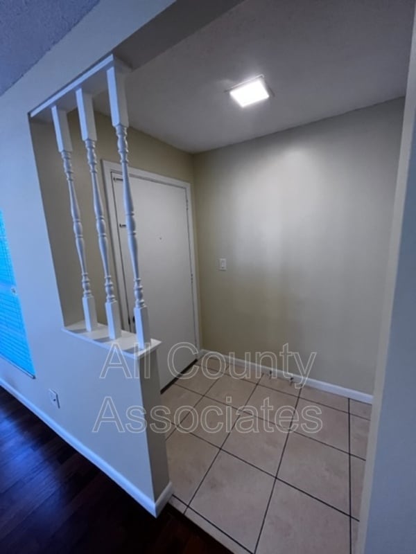 Photo - 1011 Idlebriar Way