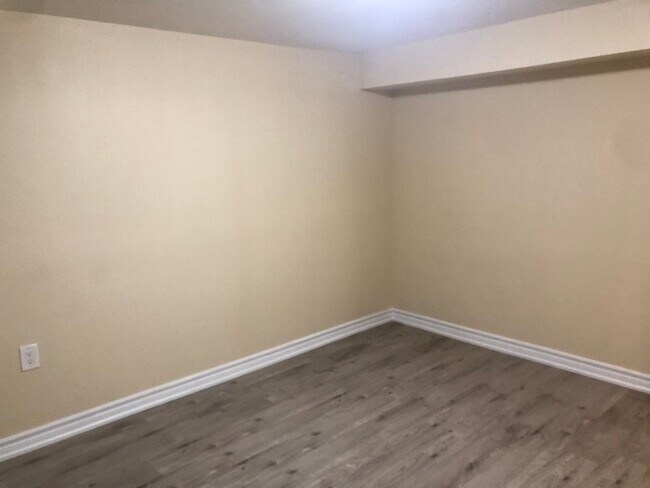 Photo - 23 Willowhurst Crescent