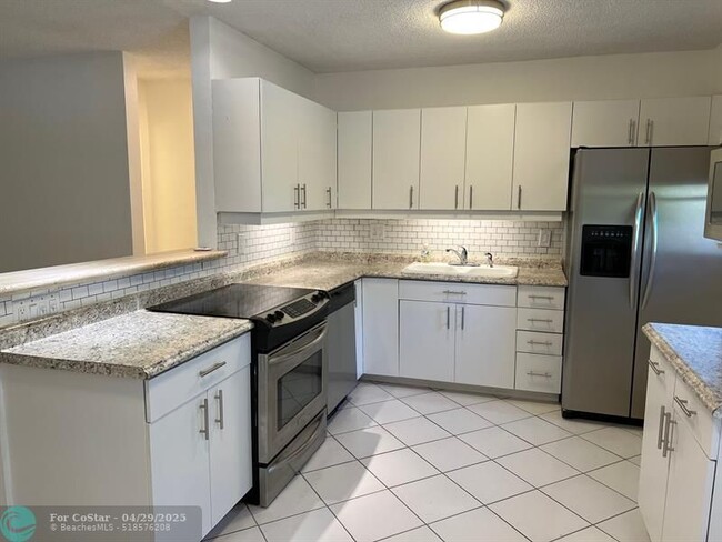 Photo - 220 NE 18th Ave Apartment Unit 2