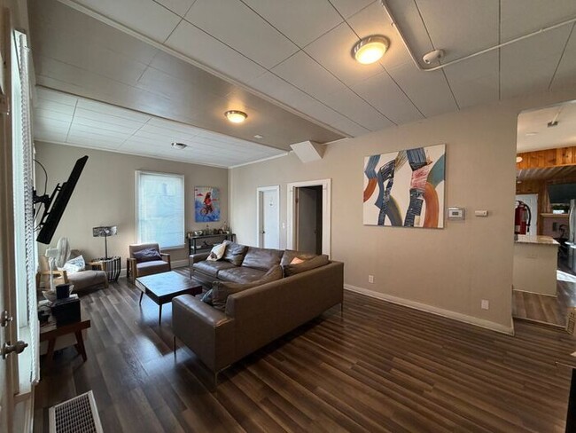 Photo - 527 Nevada St