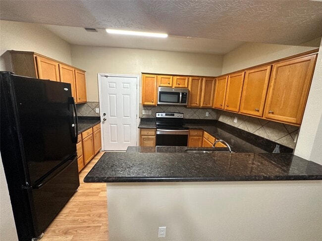 Photo - 6946 Paris St